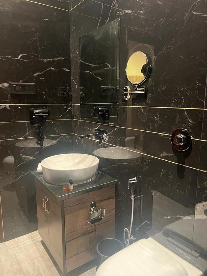 Hotel Ventures Inn Amritszár Kültér fotó